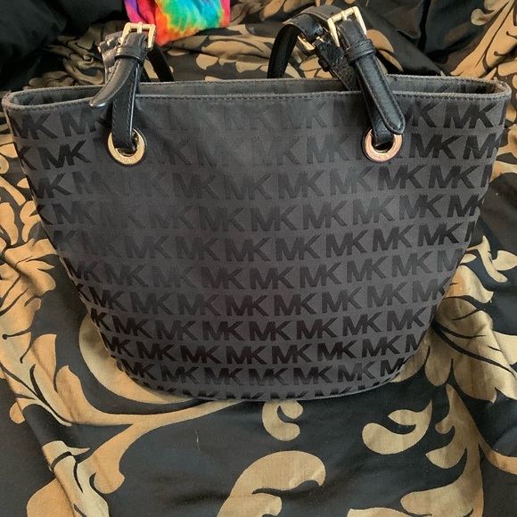Michael Kors tore bag - Picture 2 of 3